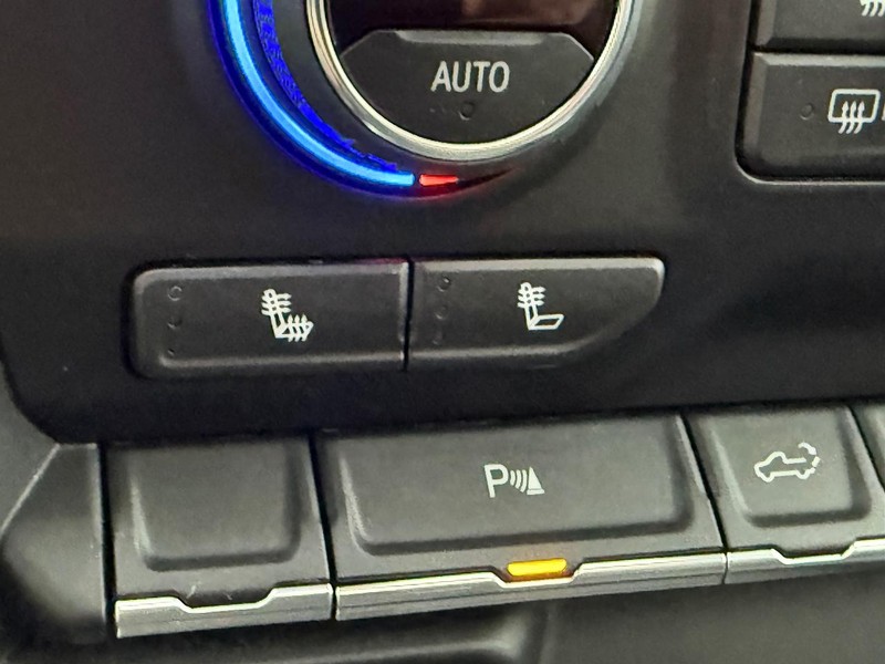 Chevrolet Silverado 1500 LTD Vehicle Full-screen Gallery Image 24