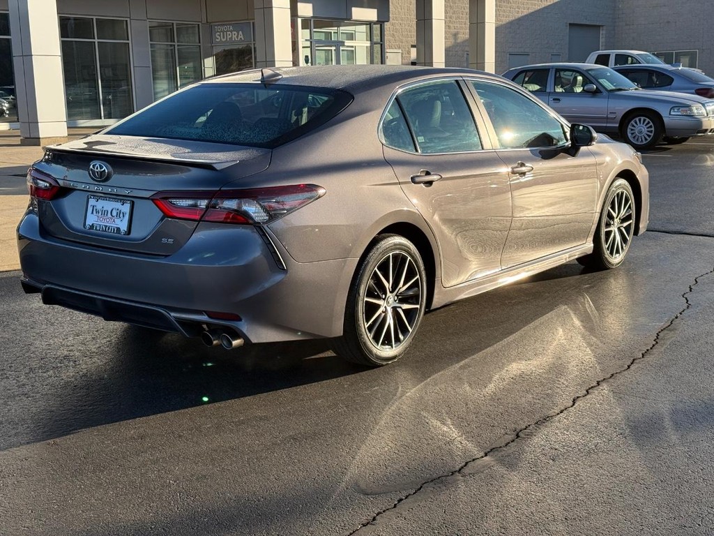 Toyota Camry Vehicle Image 3