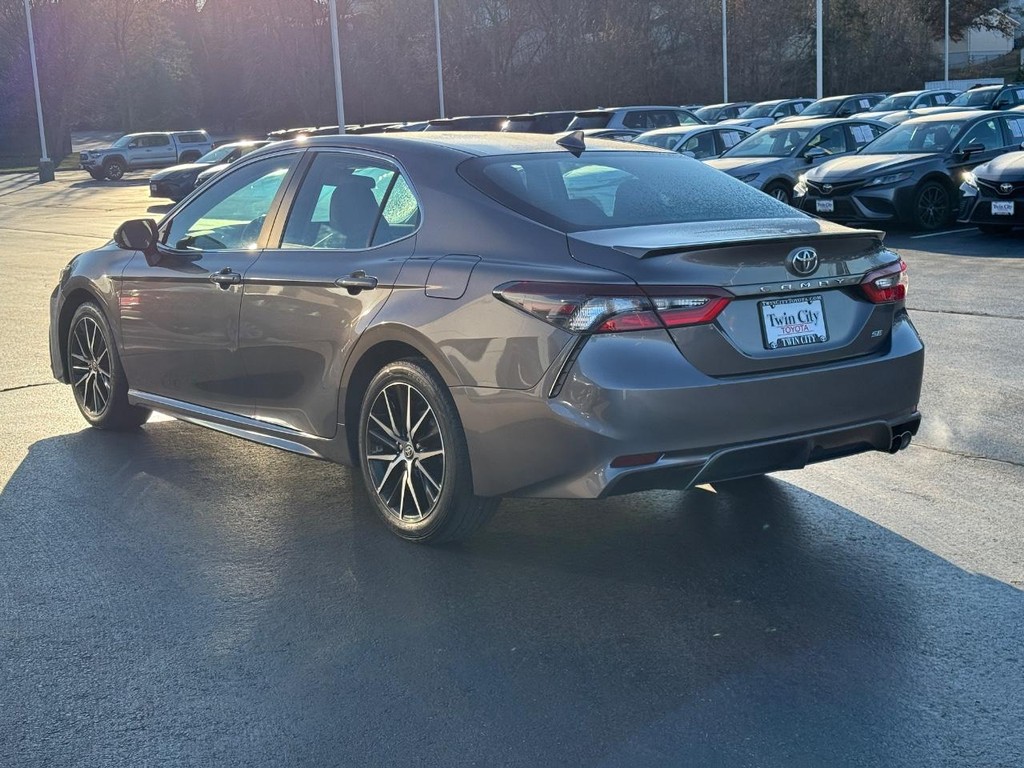 Toyota Camry Vehicle Image 6