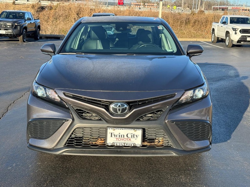 Toyota Camry Vehicle Image 9