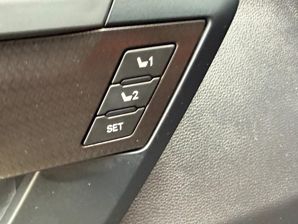 Toyota Tundra 4WD Vehicle Image 16