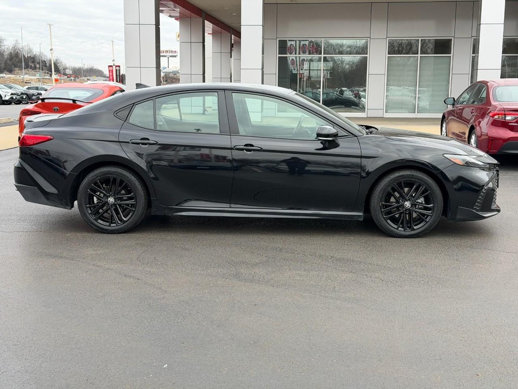 Toyota Camry Vehicle Image 3