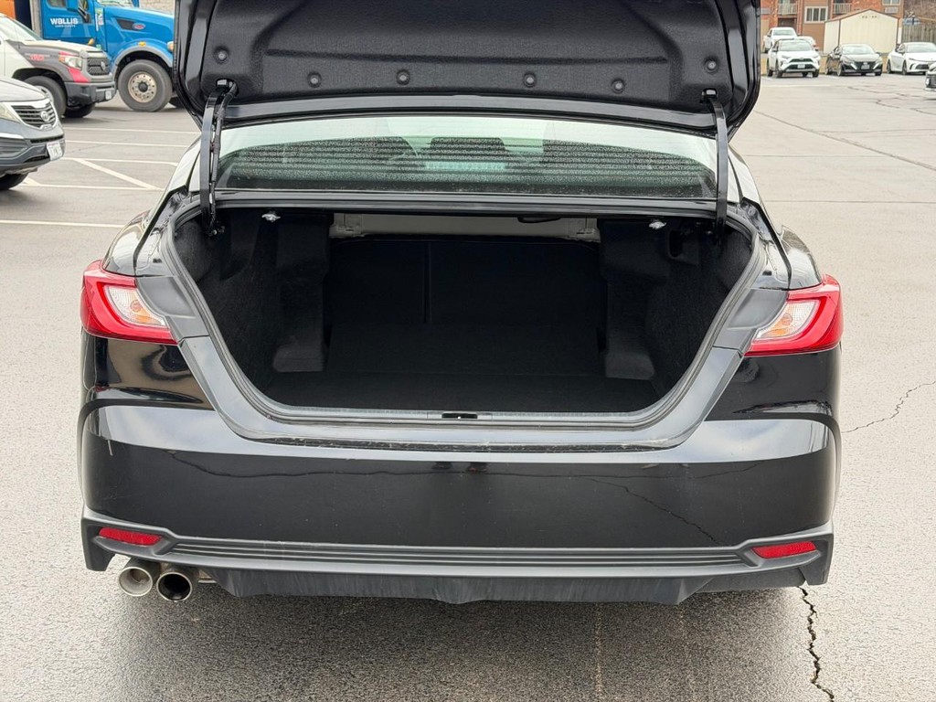 Toyota Camry Vehicle Image 6