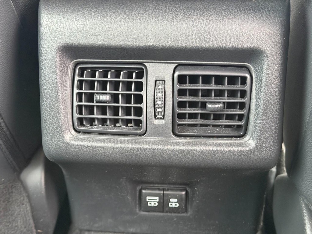 Toyota Camry Vehicle Image 12