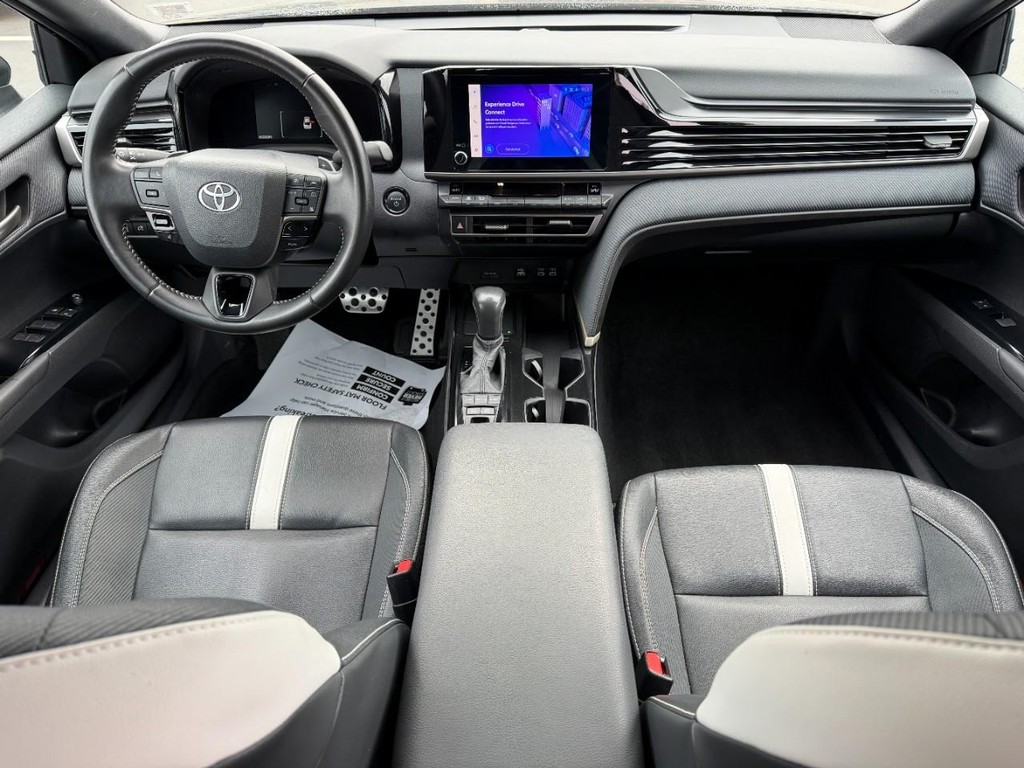 Toyota Camry Vehicle Image 13