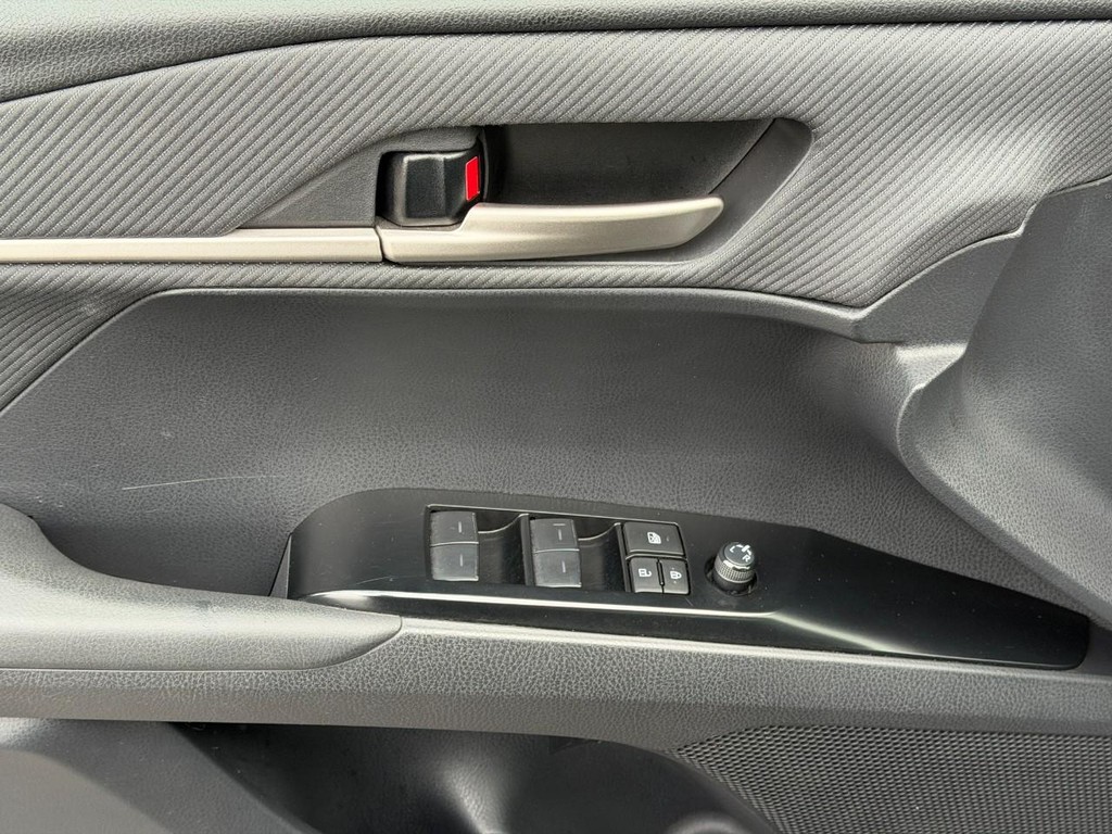 Toyota Camry Vehicle Image 14