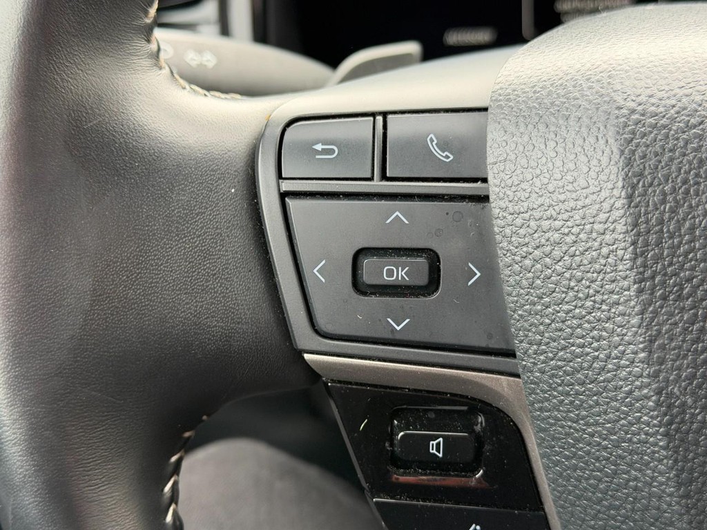 Toyota Camry Vehicle Image 17