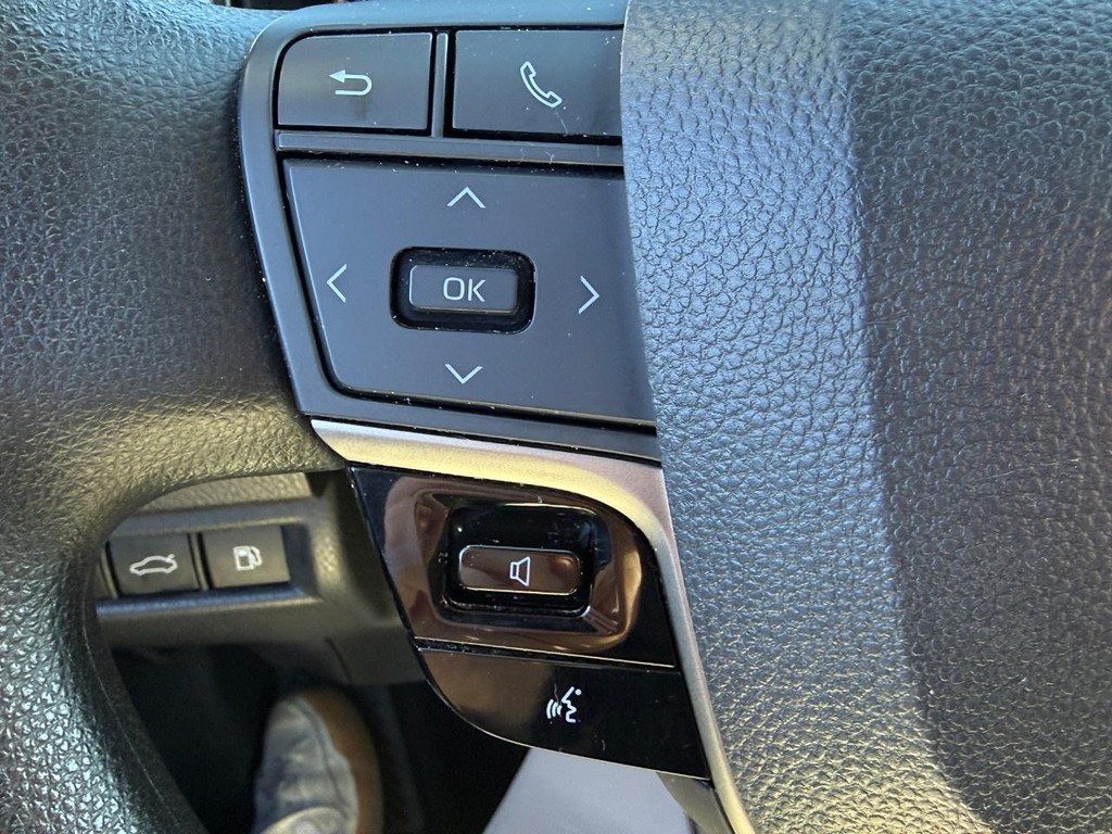 Toyota Camry Vehicle Image 16