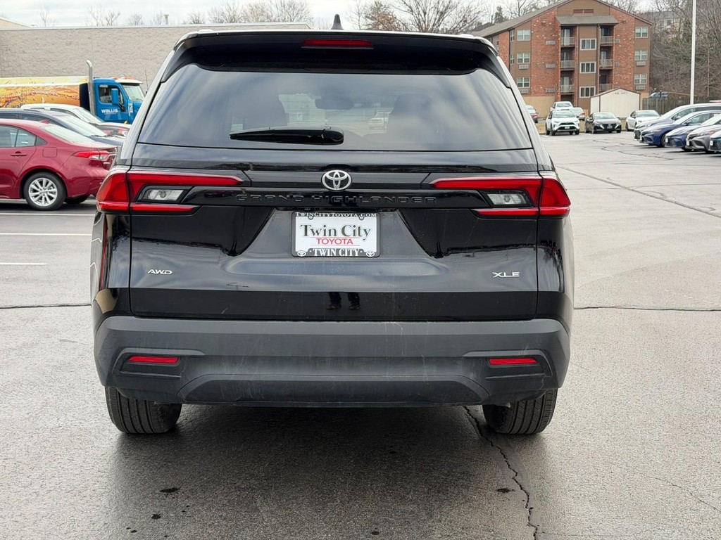 Toyota Grand Highlander Vehicle Image 4