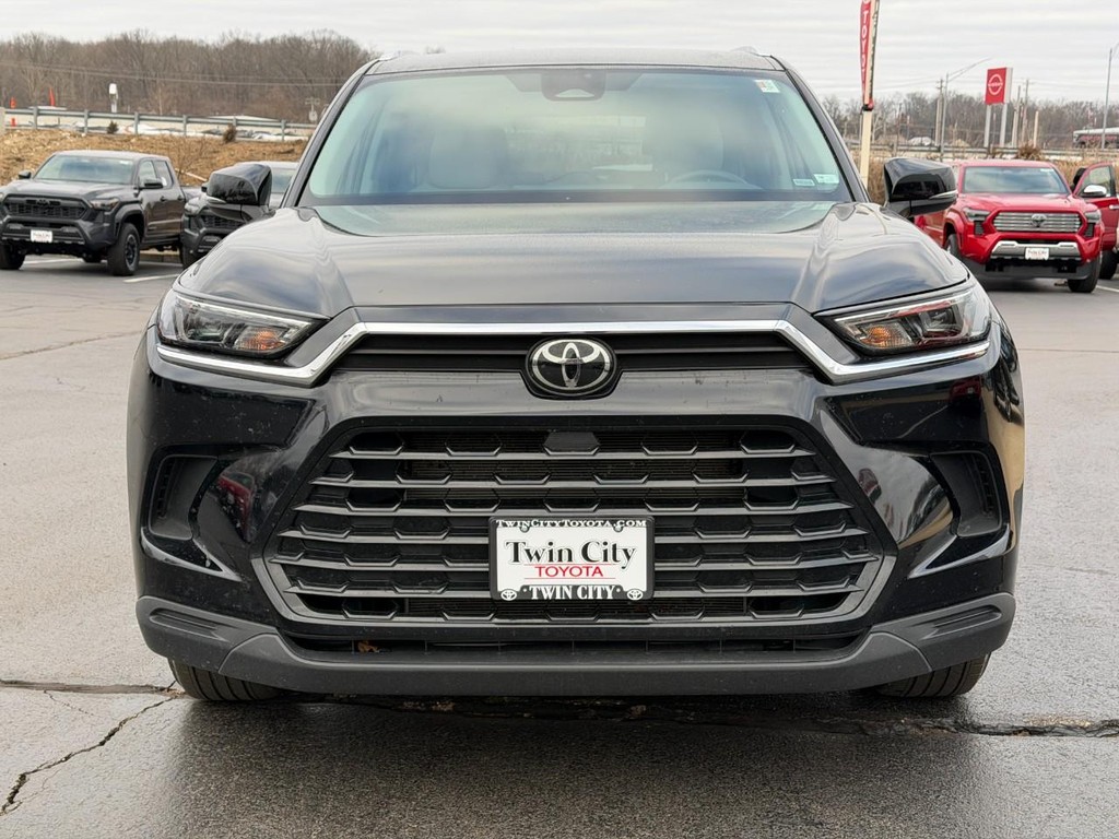 Toyota Grand Highlander Vehicle Image 9