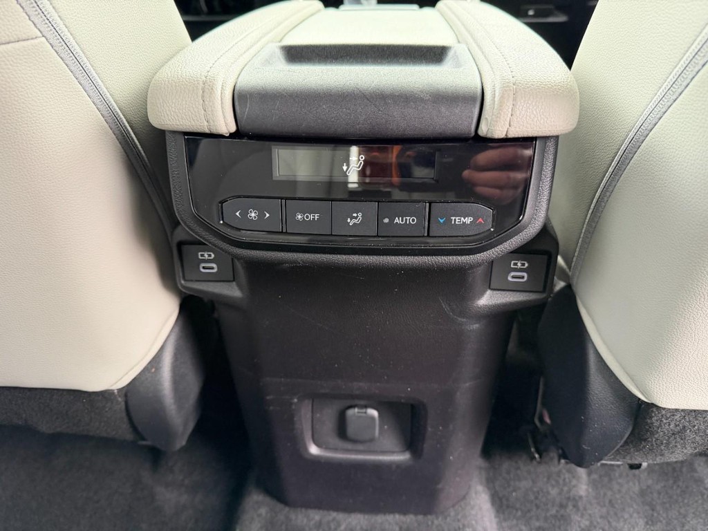 Toyota Grand Highlander Vehicle Image 11