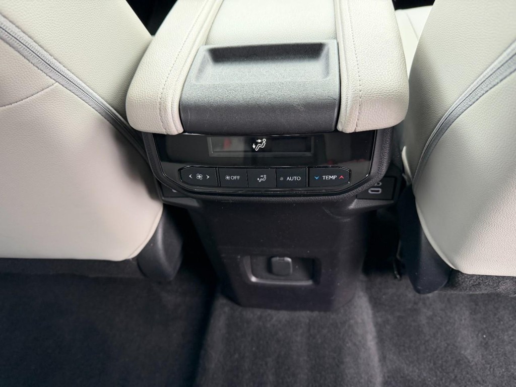 Toyota Grand Highlander Vehicle Image 12