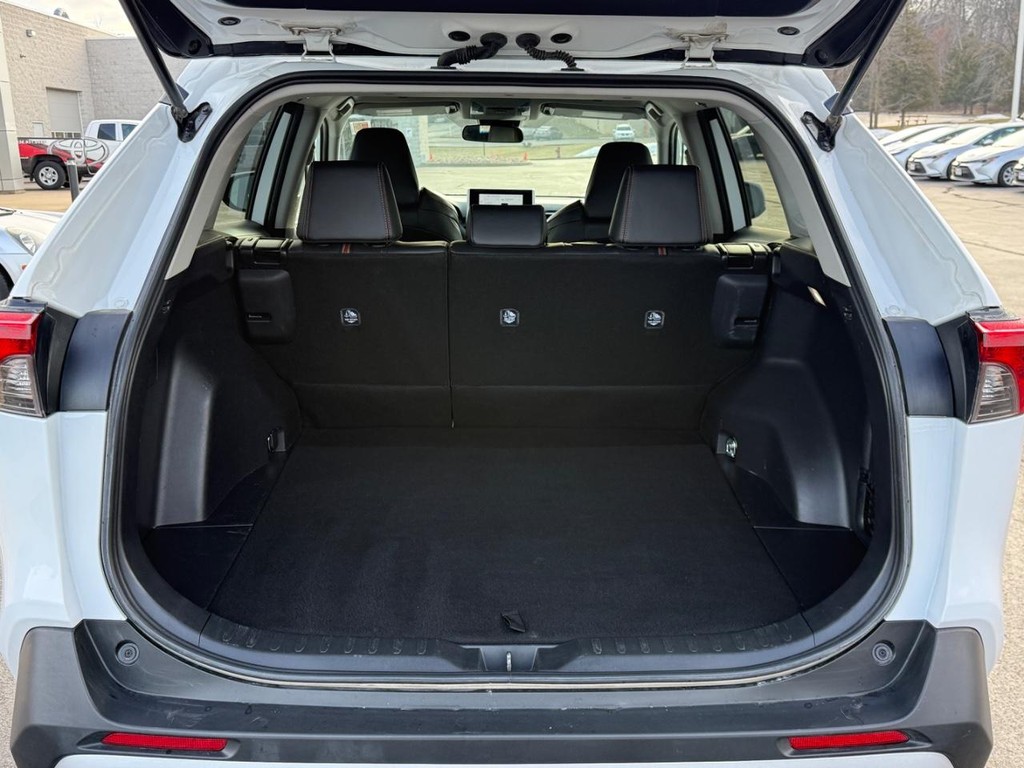 Toyota RAV4 Vehicle Image 4