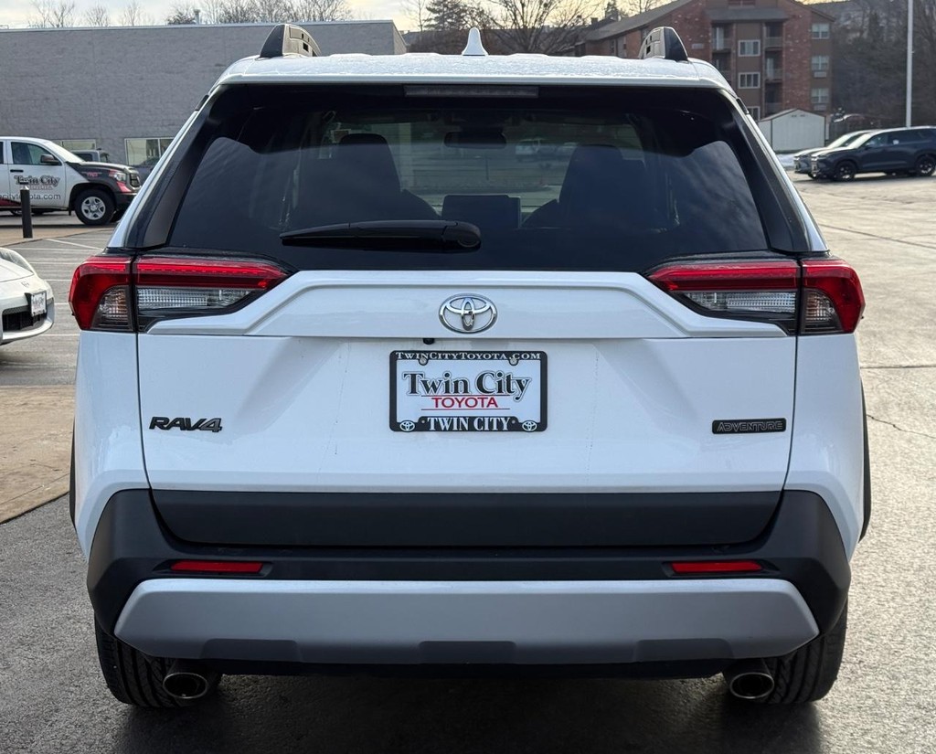 Toyota RAV4 Vehicle Image 5