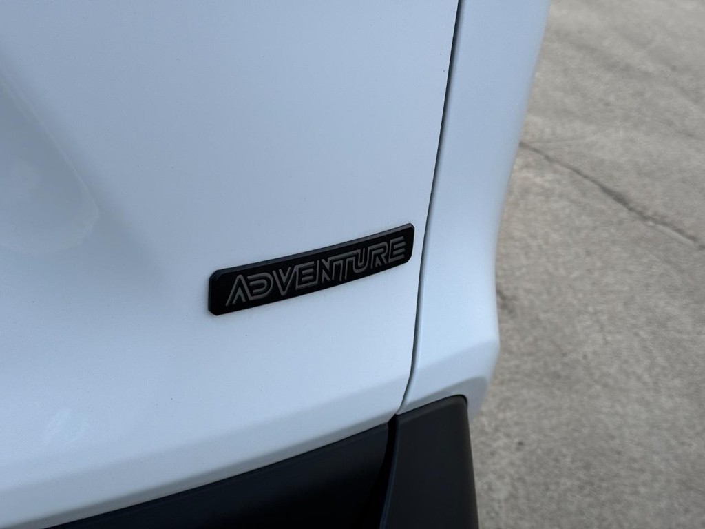 Toyota RAV4 Vehicle Image 6