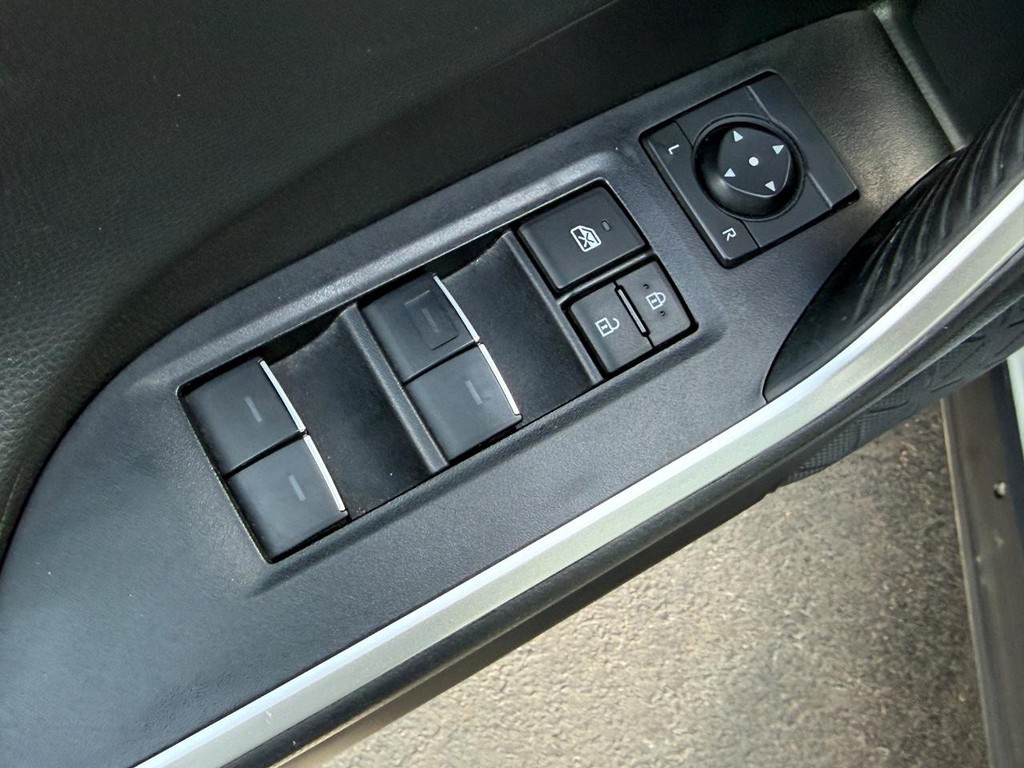 Toyota RAV4 Vehicle Image 15