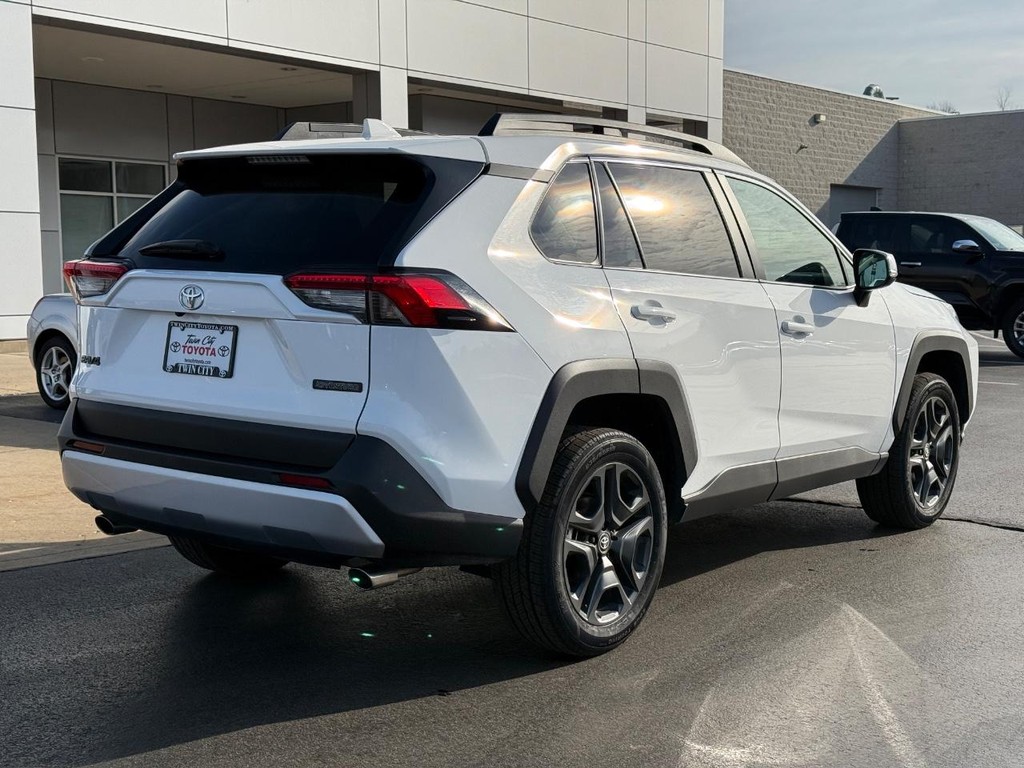 Toyota RAV4 Vehicle Image 3