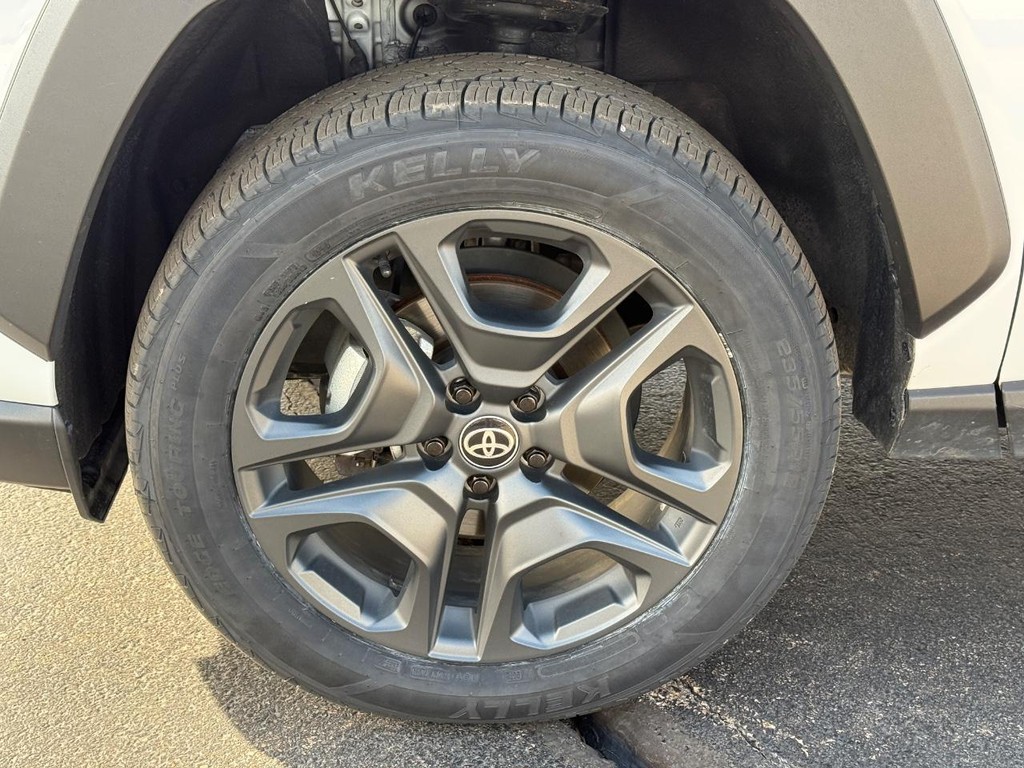 Toyota RAV4 Vehicle Image 7