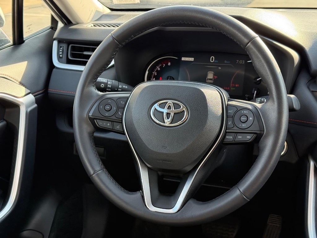 Toyota RAV4 Vehicle Image 12