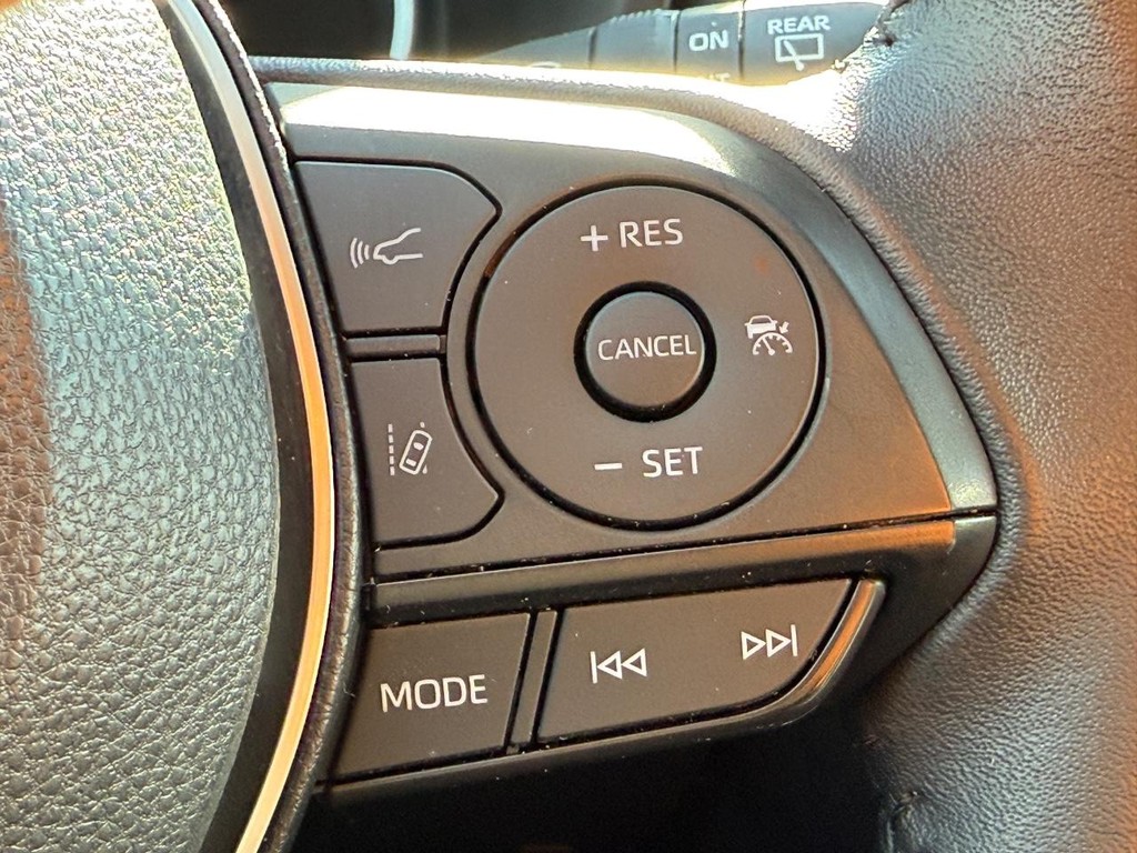 Toyota RAV4 Vehicle Image 14