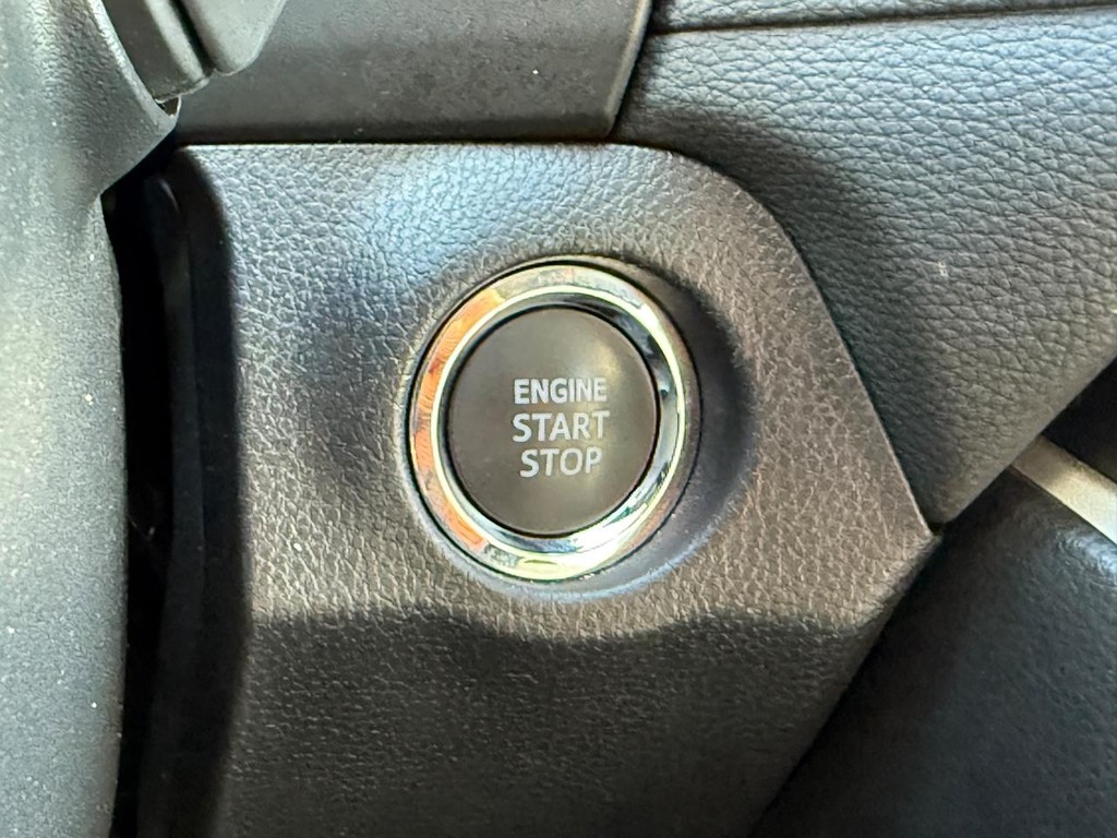 Toyota RAV4 Vehicle Image 15