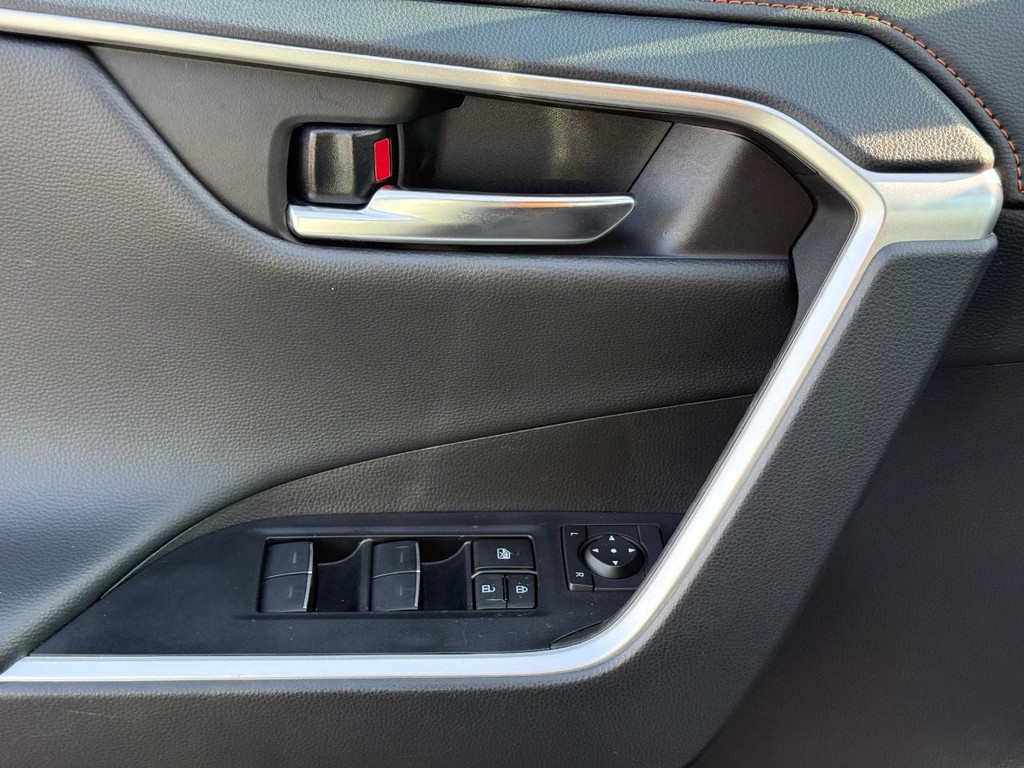 Toyota RAV4 Vehicle Image 22