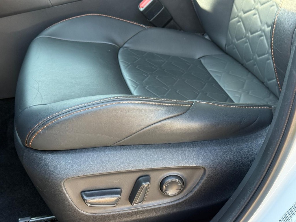 Toyota RAV4 Vehicle Image 23