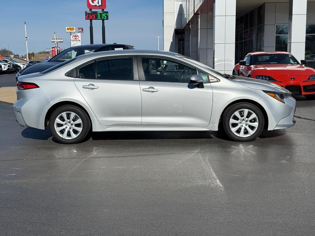 Toyota Corolla Vehicle Image 3