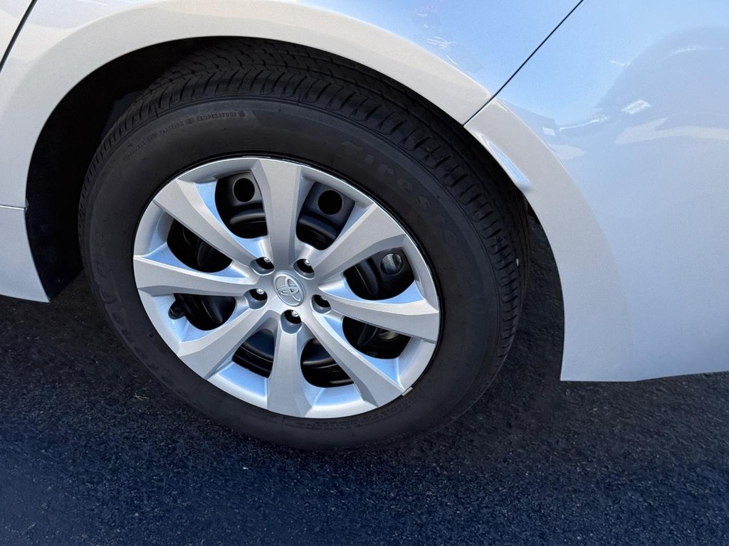 Toyota Corolla Vehicle Image 8