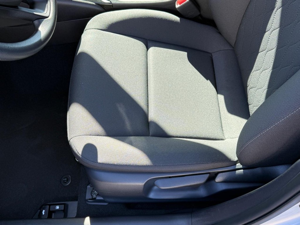 Toyota Corolla Vehicle Image 16