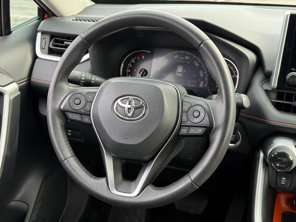 Toyota RAV4 Vehicle Image 12