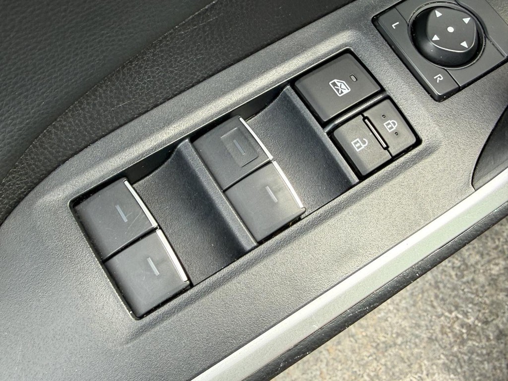 Toyota RAV4 Vehicle Image 14