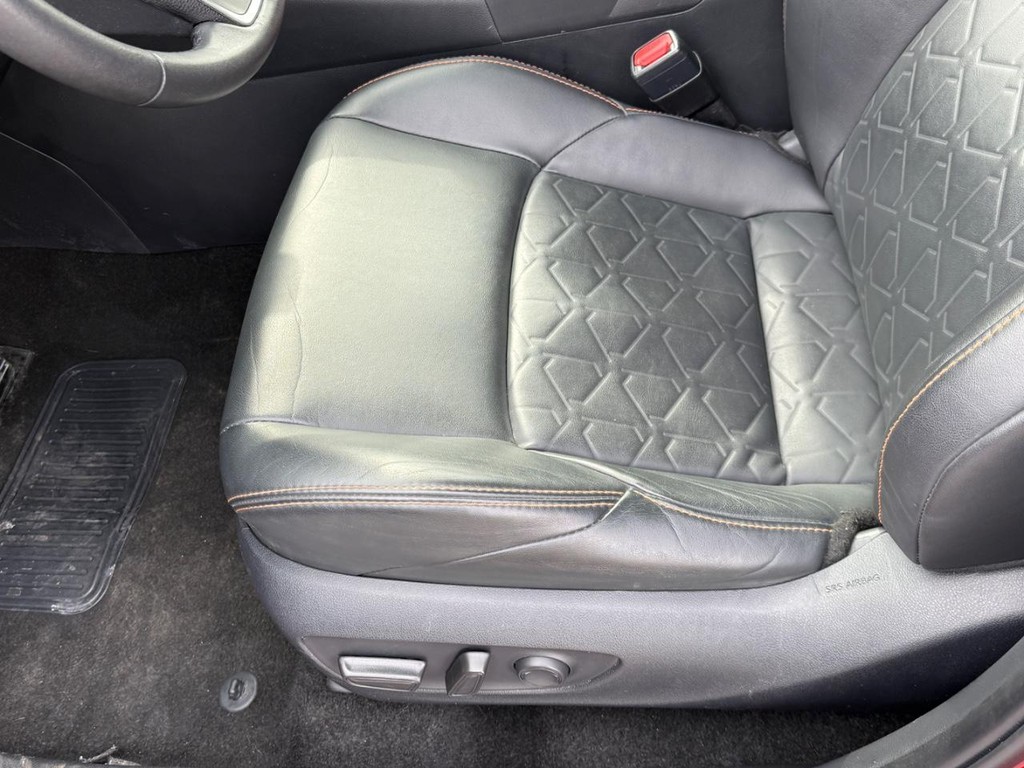 Toyota RAV4 Vehicle Image 15