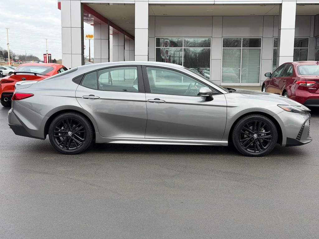 Toyota Camry Vehicle Image 2