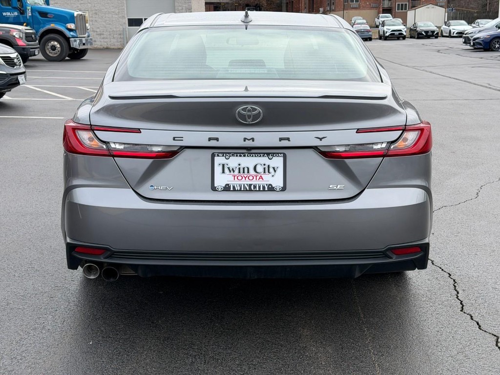 Toyota Camry Vehicle Image 4