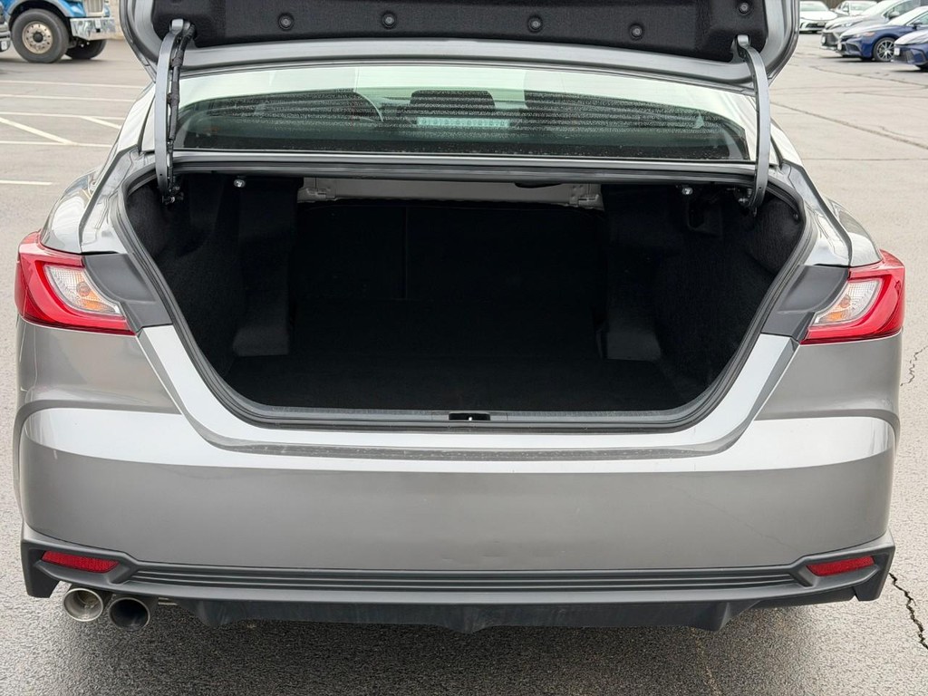 Toyota Camry Vehicle Image 5