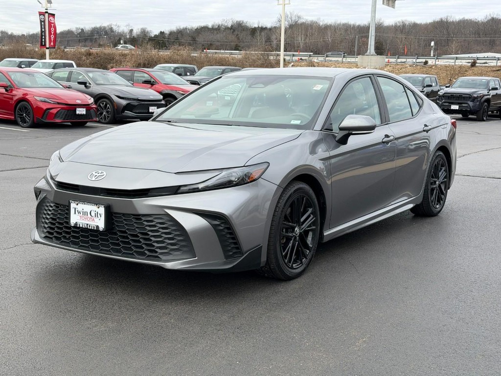 Toyota Camry Vehicle Image 8