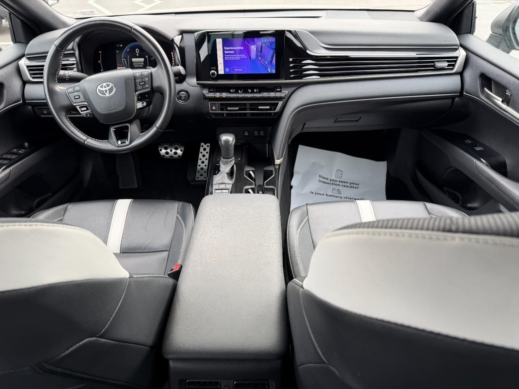 Toyota Camry Vehicle Image 11