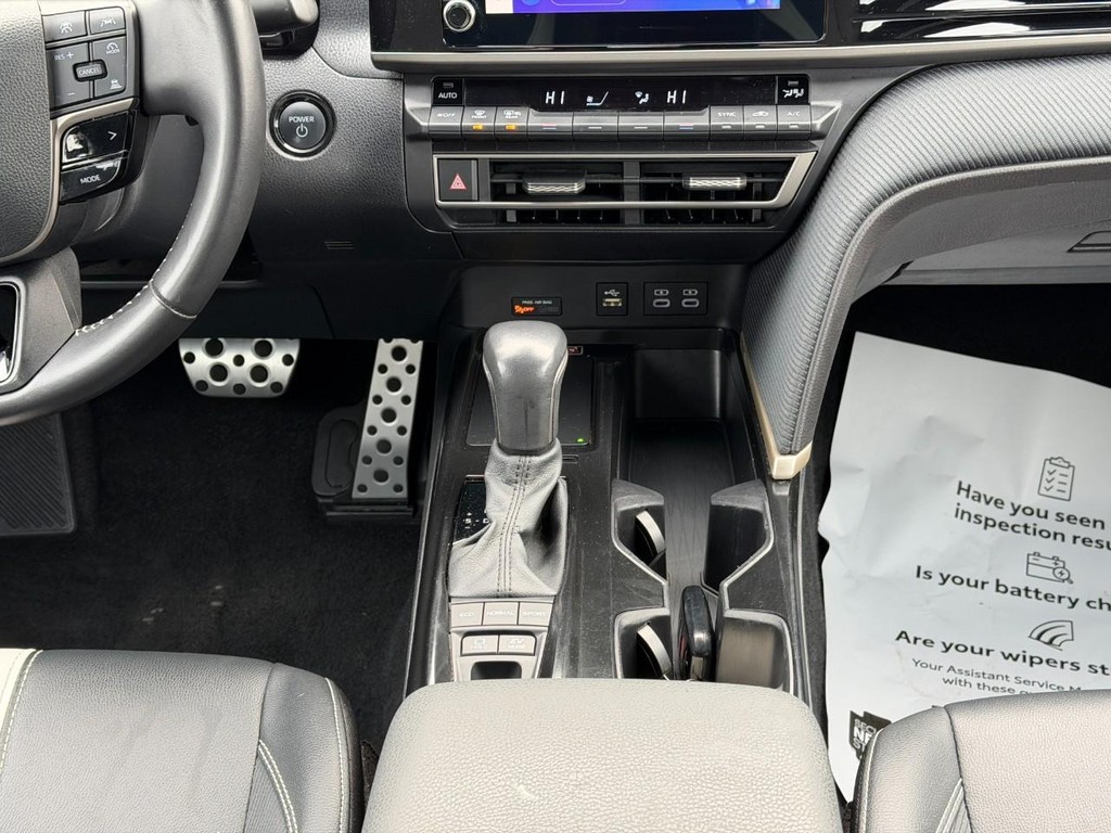 Toyota Camry Vehicle Image 13