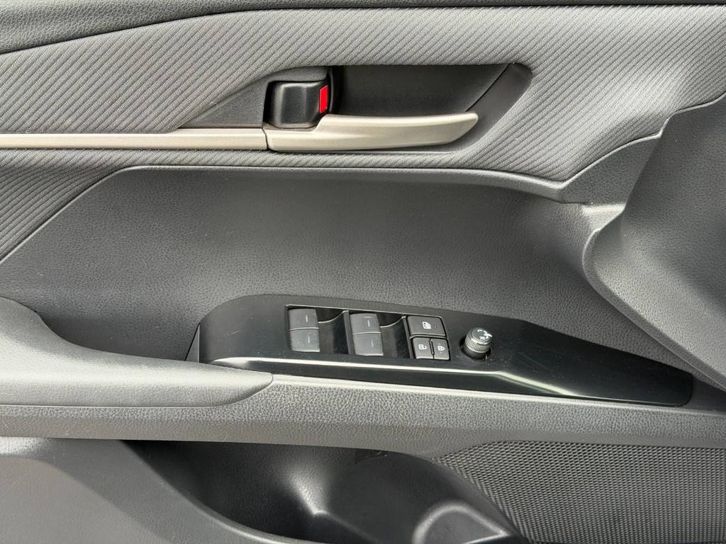 Toyota Camry Vehicle Image 15