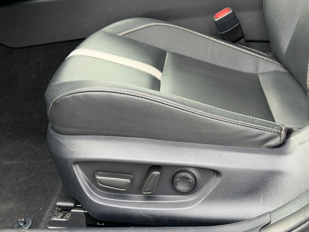 Toyota Camry Vehicle Image 16