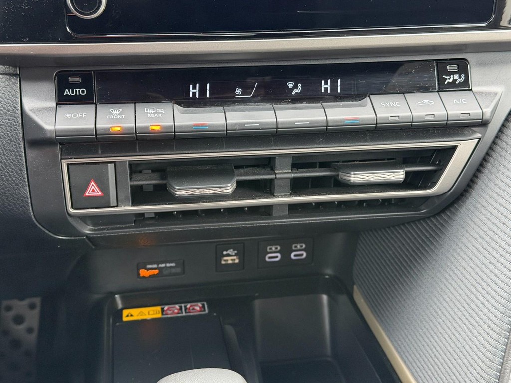 Toyota Camry Vehicle Image 23