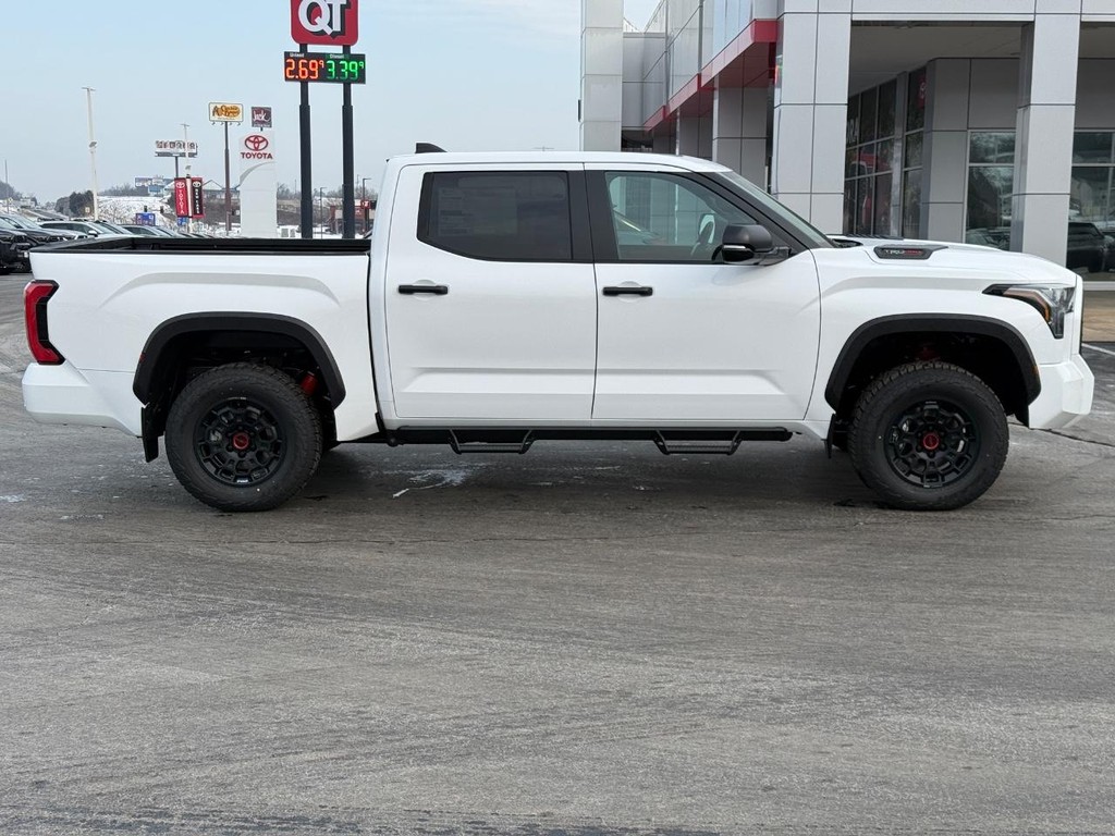 Toyota Tundra 4WD Vehicle Image 2