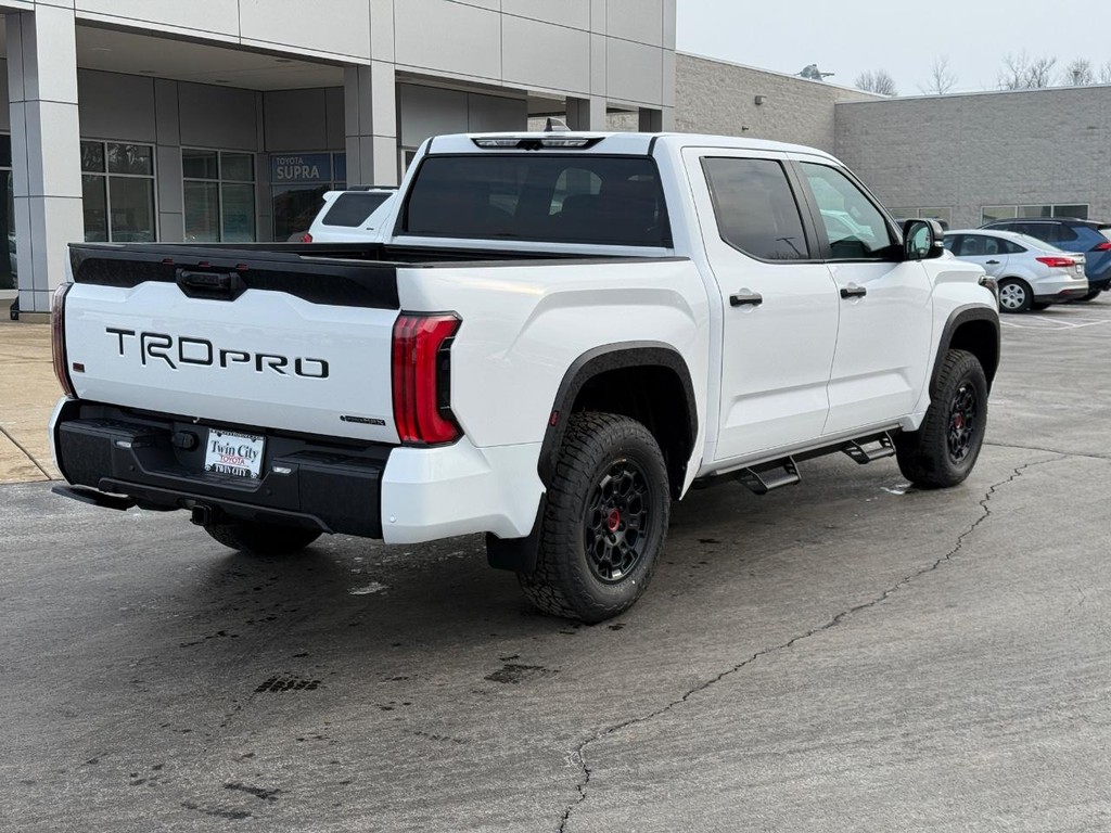 Toyota Tundra 4WD Vehicle Image 3