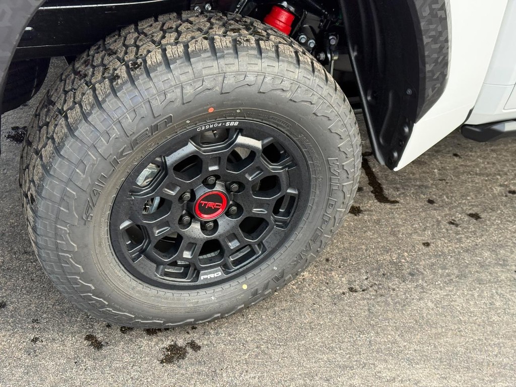 Toyota Tundra 4WD Vehicle Image 4