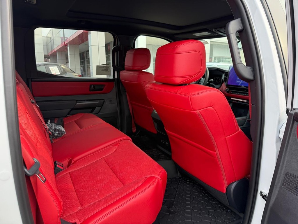 Toyota Tundra 4WD Vehicle Image 5