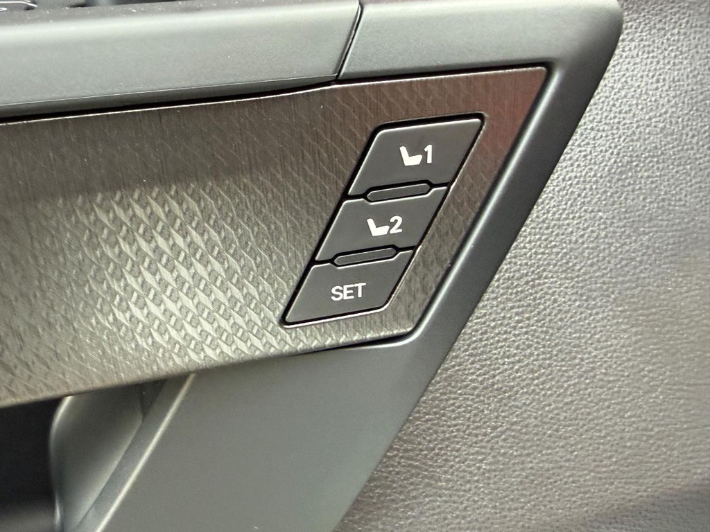 Toyota Tundra 4WD Vehicle Image 10