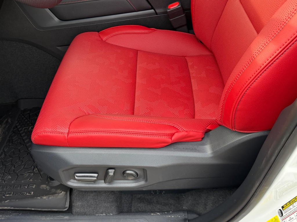 Toyota Tundra 4WD Vehicle Image 11