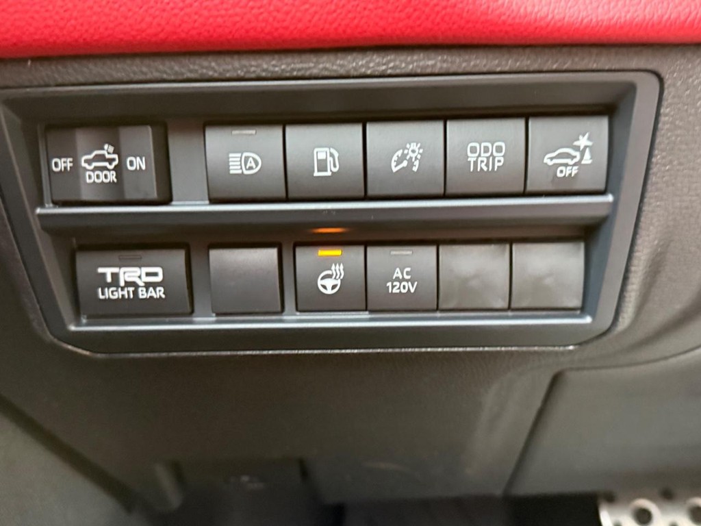 Toyota Tundra 4WD Vehicle Image 12