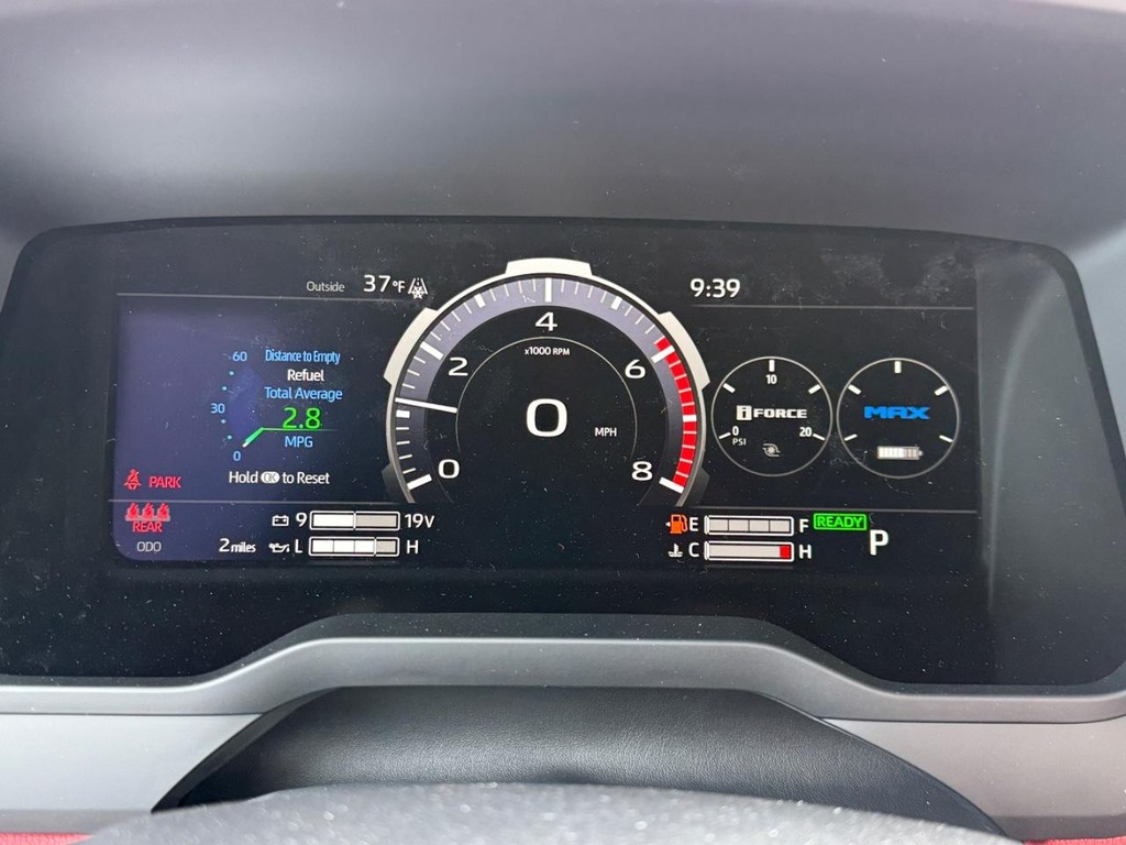 Toyota Tundra 4WD Vehicle Image 15